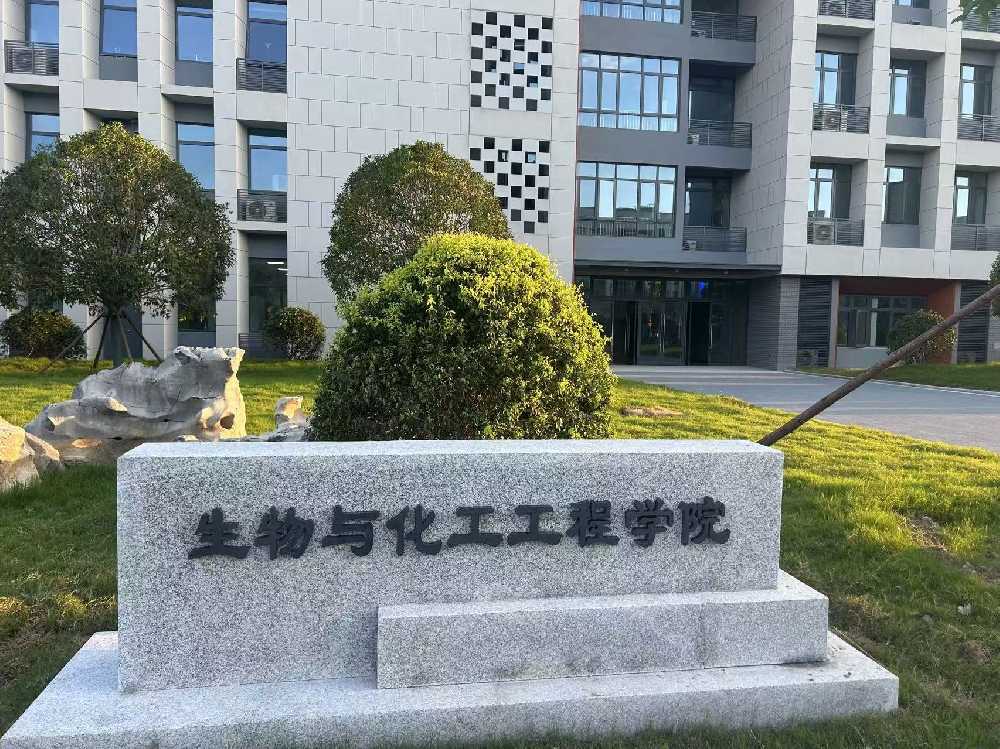 白云区扬州职业大学体育场高杆灯项目